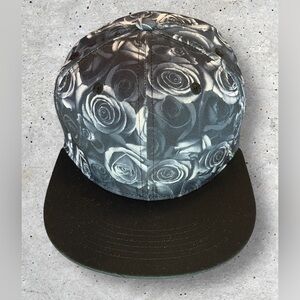 Quanhaigou Black Rose Snap Back Hat